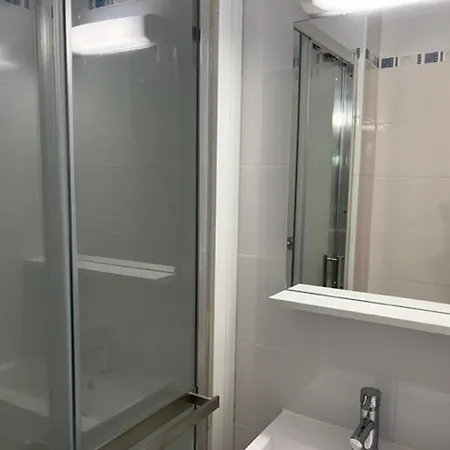 Superbe T2 Avec Piscine, Parking Prive Et Terrasse, Proche Du Village Naturiste Et Du Port - Fr-1-749-17 Apartment