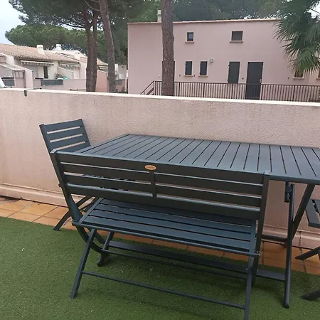Superbe T2 Avec Piscine, Parking Prive Et Terrasse, Proche Du Village Naturiste Et Du Port - Fr-1-749-17 Apartment *